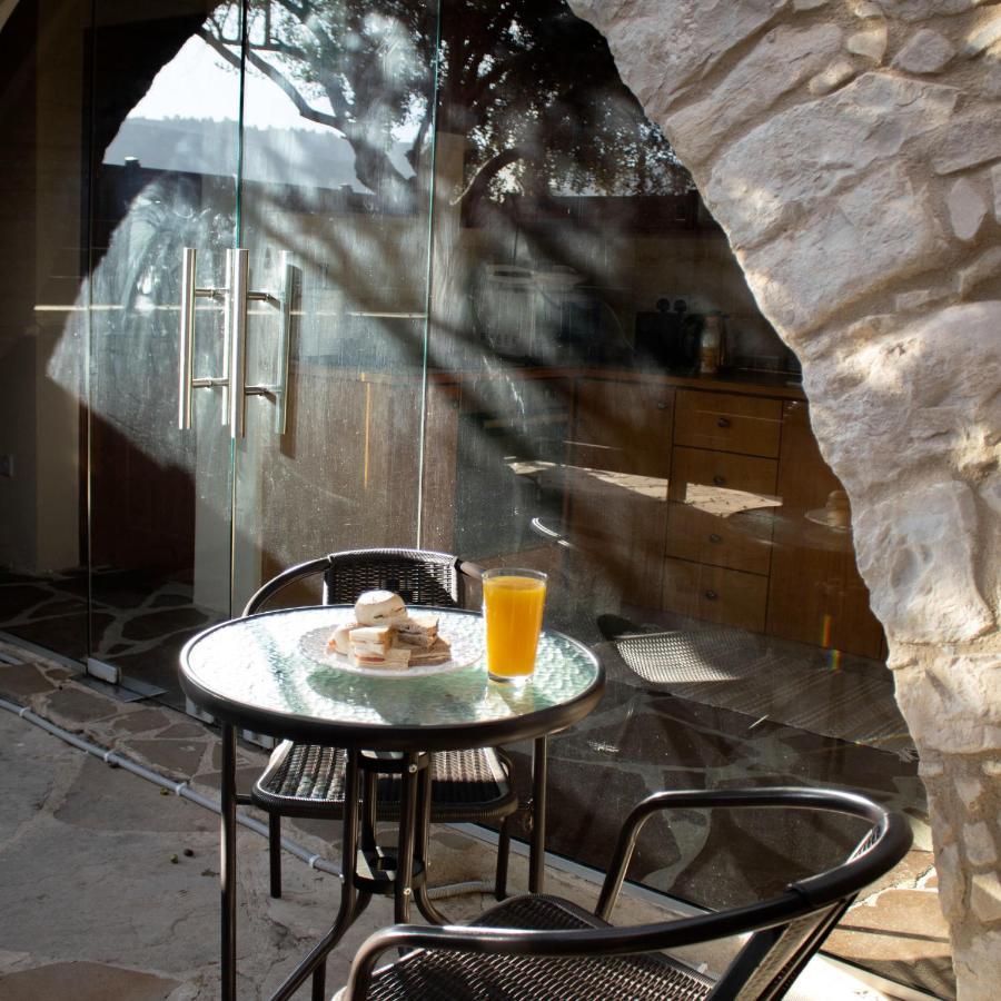 The Stonehouse Suites With Private Bath Spas ليماسول المظهر الخارجي الصورة