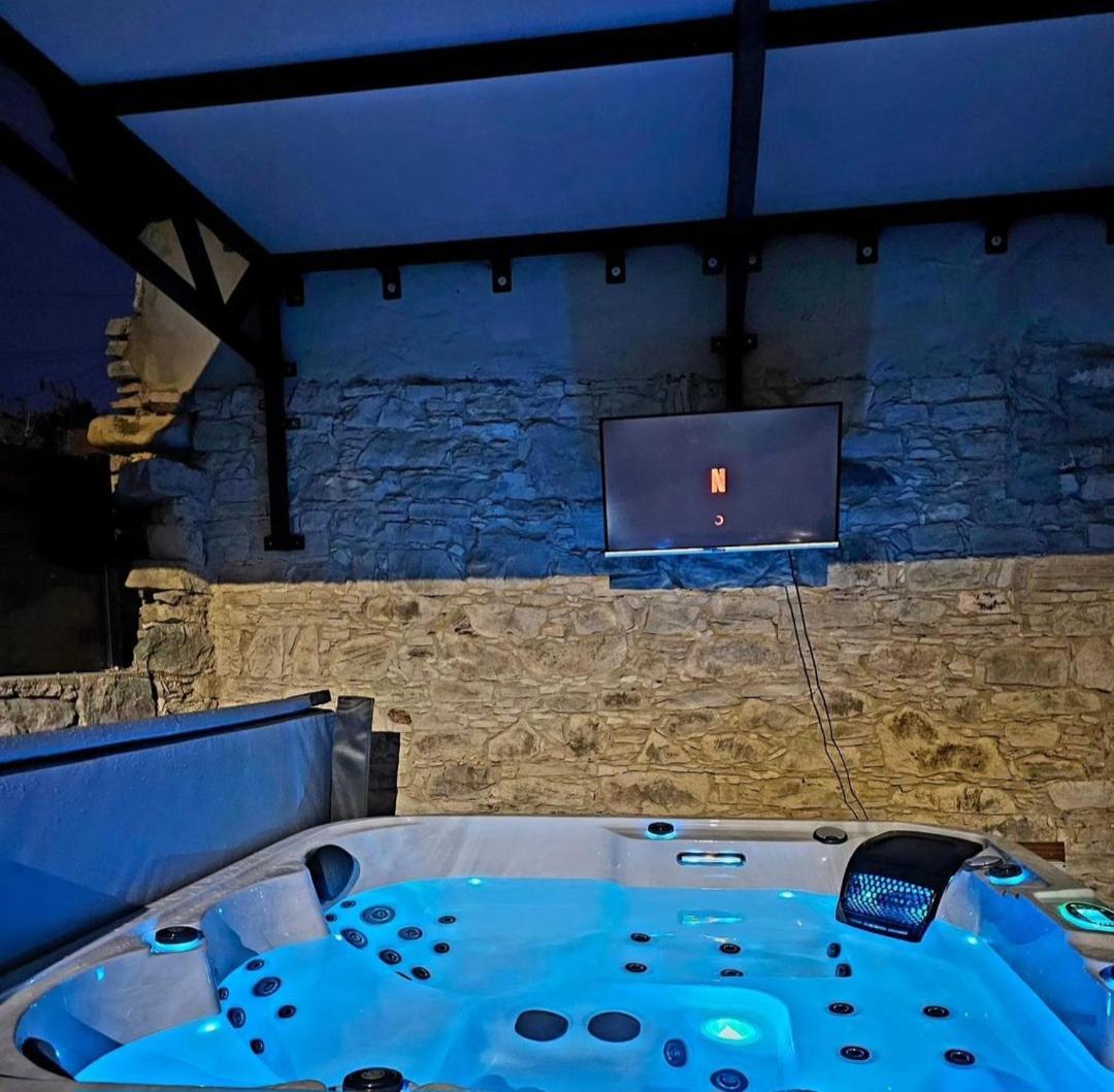 The Stonehouse Suites With Private Bath Spas ليماسول المظهر الخارجي الصورة