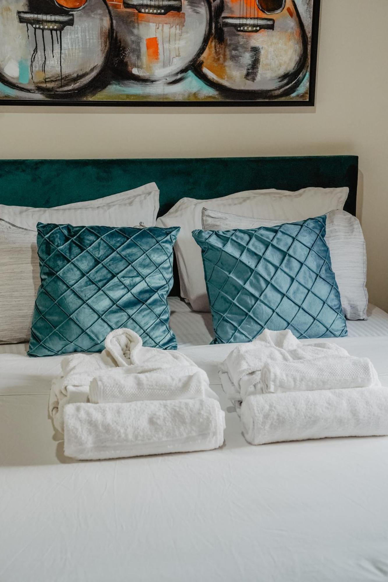 The Stonehouse Suites With Private Bath Spas ليماسول المظهر الخارجي الصورة