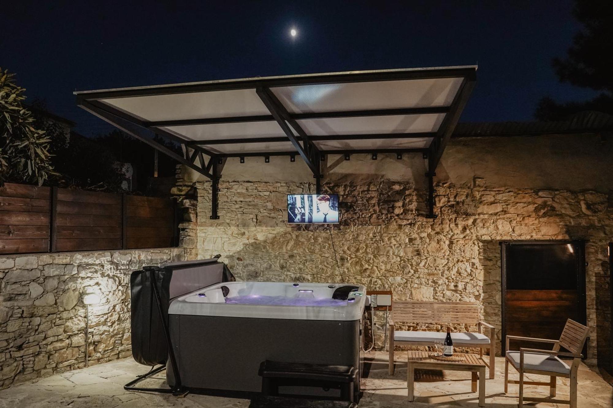 The Stonehouse Suites With Private Bath Spas ليماسول المظهر الخارجي الصورة