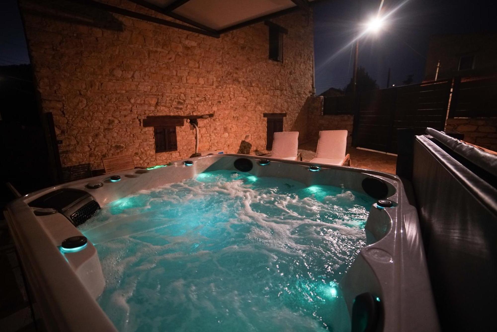 The Stonehouse Suites With Private Bath Spas ليماسول المظهر الخارجي الصورة