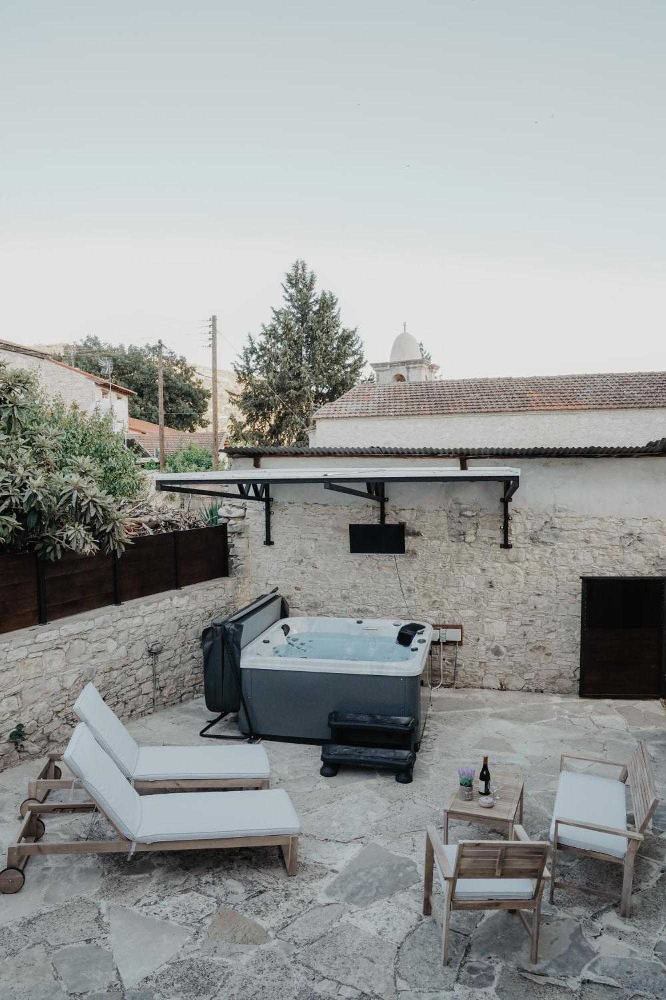 The Stonehouse Suites With Private Bath Spas ليماسول المظهر الخارجي الصورة