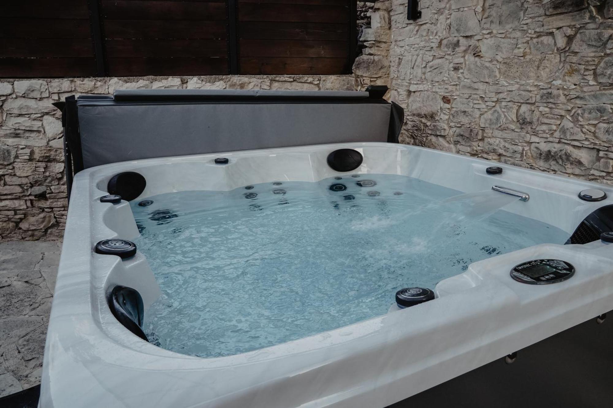 The Stonehouse Suites With Private Bath Spas ليماسول المظهر الخارجي الصورة