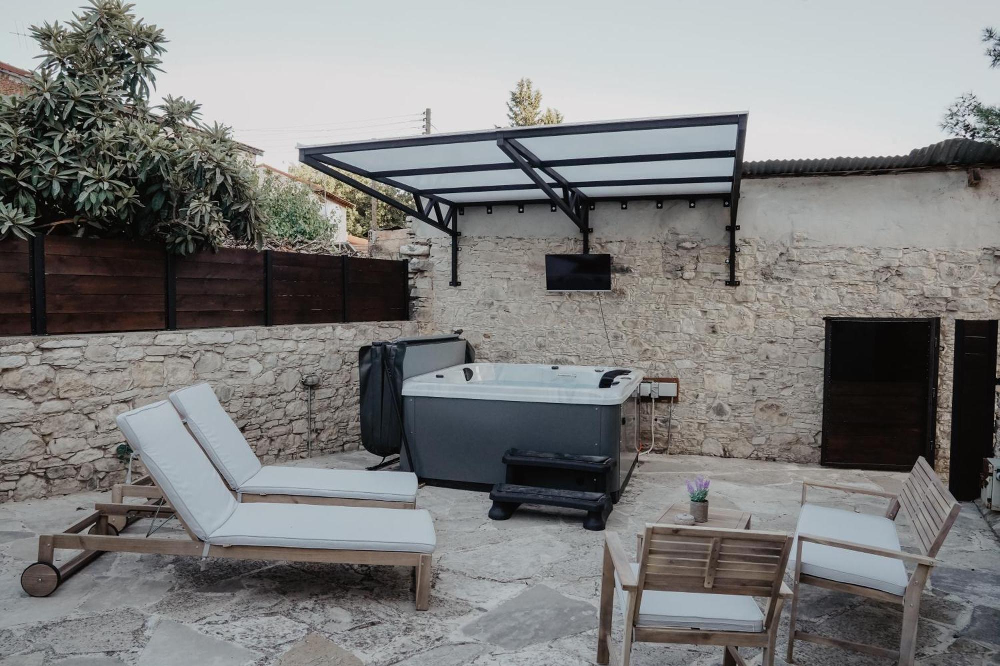 The Stonehouse Suites With Private Bath Spas ليماسول المظهر الخارجي الصورة