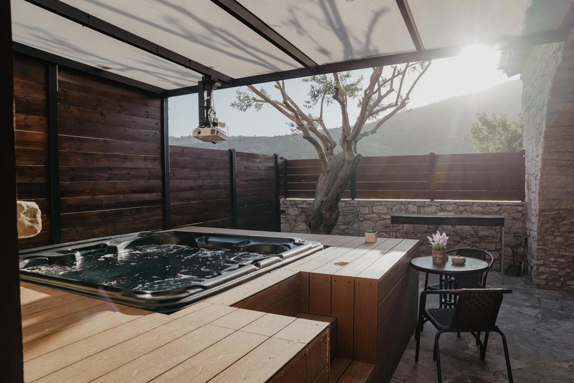 The Stonehouse Suites With Private Bath Spas ليماسول المظهر الخارجي الصورة