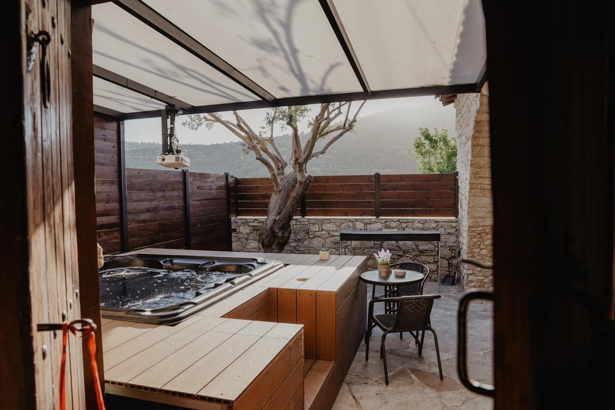 The Stonehouse Suites With Private Bath Spas ليماسول المظهر الخارجي الصورة