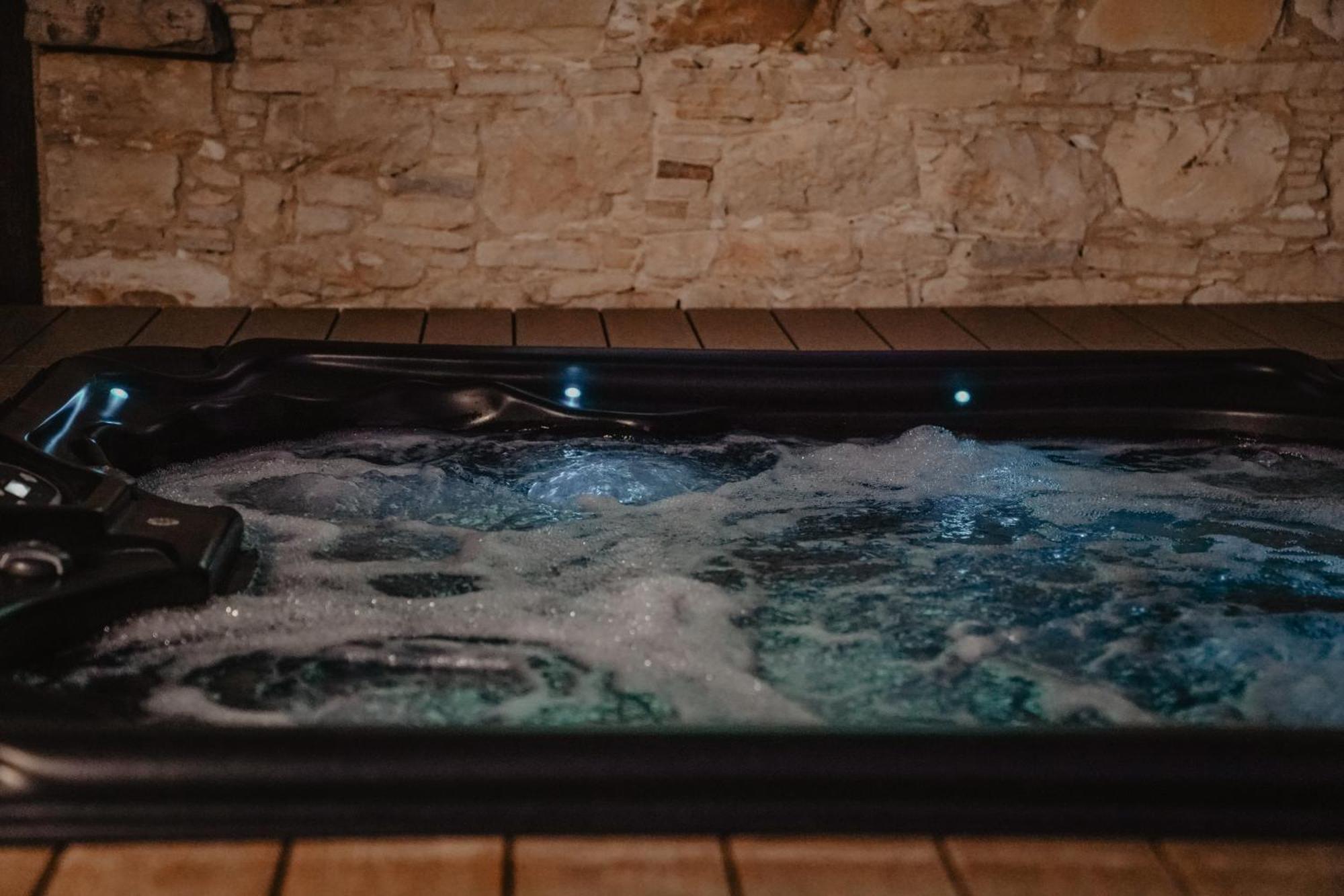 The Stonehouse Suites With Private Bath Spas ليماسول المظهر الخارجي الصورة
