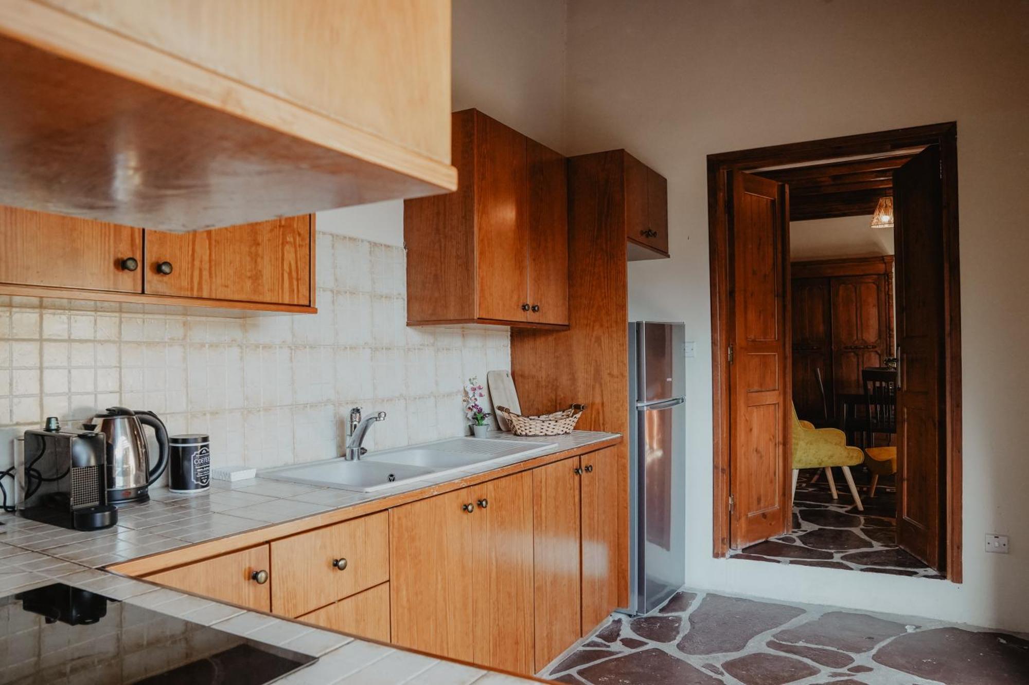 The Stonehouse Suites With Private Bath Spas ليماسول المظهر الخارجي الصورة